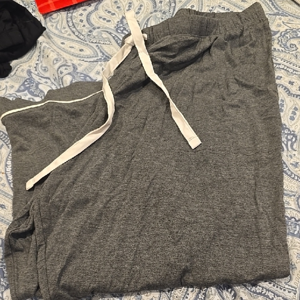 ❤️5/$25 New Without Tag Gray Lounge Pants with White Drawstring Cropped